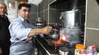 KAHVEHANE - Bu Kahvehane De Çaylar Odun Ateşinde Demleniyor