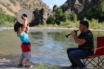 KÜÇÜK ÇOCUK - Davul Çalmaya 2 Yaşında Başladı, 5 Yaşında Profesyonellere Taş Çıkartıyor