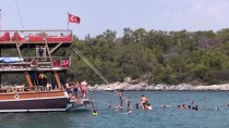 KARAVAN - İngiliz Turistler Didim'de Mutlu