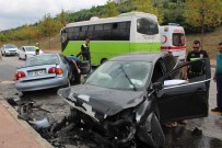 Kocaeli'de 2 Otomobilin Kafa Kafaya Çarpıştığı Kazada Ağır Yaralanan Genç Öldü