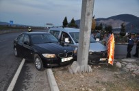 Manisa'da Otomobiller Çarpıştı Açıklaması 2 Yaralı