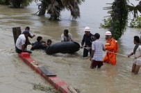 Myanmar'da Köyler Sular Altında Kaldı Açıklaması 50 Bin Kişi Tahliye Edildi