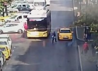 Otobüsten inen kadın taksiye çarptı
