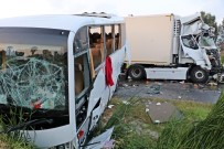 Rus Turistleri Taşıyan Midibüse Tır Çarptı Açıklaması 11'İ Turist 13 Yaralı