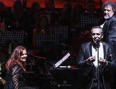 Yavuz Bingöl ile Mehveş Emeç, şehit aileleri yararına konser verdi