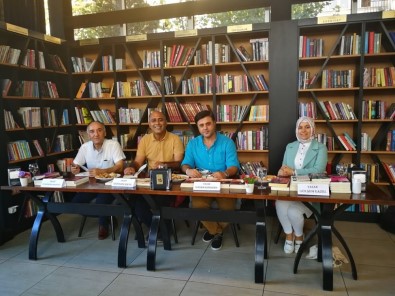 Çınarlı Kitap Kafe'de Yazar Söyleşileri