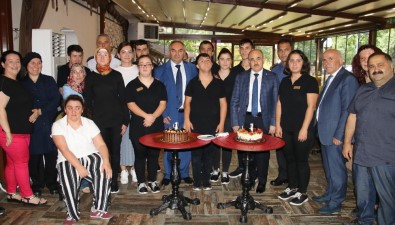 Down Sendromlu Gençlerin Çalıştığı Kafe 1. Yılını Kutladı