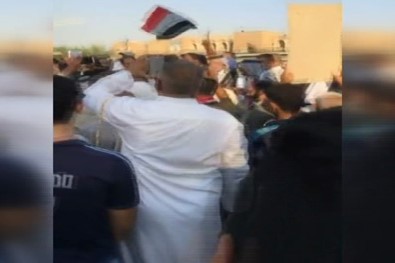 Irak'ın 7 Kentinde Halk Sokağa Döküldü