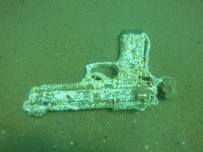 VAN GÖLÜ - Jandarma Tatbikat Amaçlı Göle Daldı, 2 Tabanca Buldu