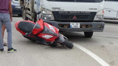 Kamyonet İle Motosiklet Çarpıştı Açıklaması 1 Yaralı