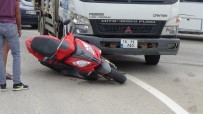 Kamyonet İle Motosiklet Çarpıştı Açıklaması 1 Yaralı
