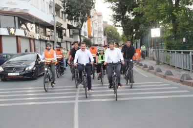 Karesi Belediye Başkan Yılmaz, Zeytinburnu'nda Pedal Çevirdi