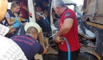 Şanlıurfa'da Yolcu Minibüsü Kamyona Çarptı Açıklaması 3'Ü Ağır, 8 Yaralı