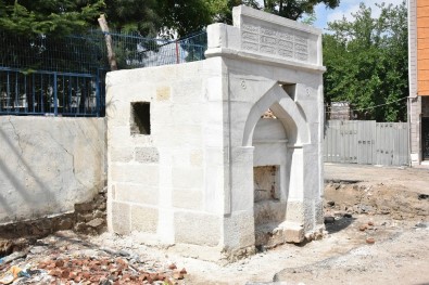 Tarihi Çeşmeler Restore Ediliyor