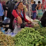 ORGANİK PAZARI - Tatilciler Havran Köylü Pazarına Akın Ediyor