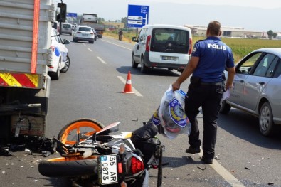 Temizlik Kamyonuna Arkadan Çarpan Motosikletli Hayatını Kaybetti