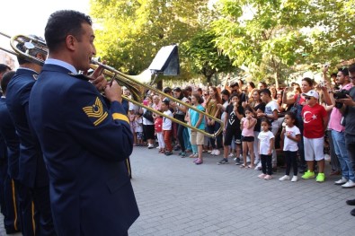 Askeri Bando Takımı'ndan 'Zafer' Konseri