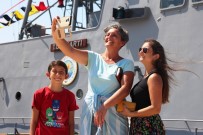 GAZİ YAKINI - Bodrum'da Savaş Gemisine Akın Ettiler