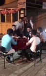 DÜĞÜN KONVOYU - Düğün Konvoyunun Önünü Masayla Kesip, Damada Kağıt Oyunu Oynattılar