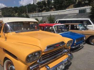 Klasik Otomobillerden 'Zafer' Konvoyu