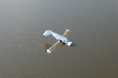 Pilot, Mantar Toplamaya Uçağıyla Gitti, Uçağı Göle Düştü