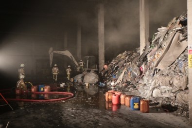 Tuzla'da Organize Sanayi Bölgesi'nde Korkutan Yangın