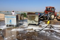 Akçakale'de Çöp Konteynırları Temizleniyor