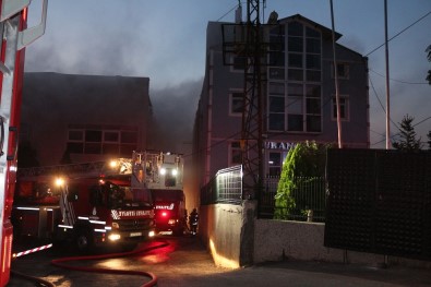 Başakşehir'de Çorap Fabrikasında Yangın