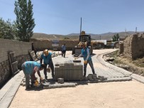 İpekyolu'nda Yol Yapım Çalışmaları Aralıksız Devam Ediyor