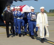 TÜRK YILDIZLARI - Şehit Annesi Açıklaması 'Hainlere İnat Ağlamayacağım'