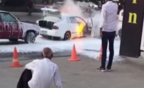 Yanan Otomobilini Gözyaşlarıyla İzledi