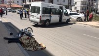 Aksaray'da Minibüs İle Motosiklet Çarpıştı Açıklaması 1 Ölü, 2 Yaralı