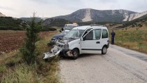 OSMAN ÖZCAN - Burdur'da İki Otomobil Çarpıştı Açıklaması 7 Yaralı