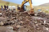 TOPRAK KAYMASI - Erzurum'da Sağanak Sele Dönüştü