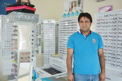 Göz Sağlığınız İçin Güneş Gözlüğünü Optisyenlerden Satın Alın