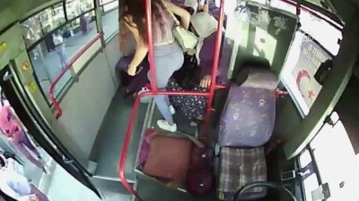 Halk Otobüsünde Rahatsızlanan Yolcuya İlk Müdahaleyi Şoför Yaptı