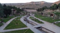 PETER JACKSON - Hobit Tatil Köyü İlgi Görüyor