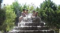 RAMAZAN KAYNAK - (Özel) Sıcaklara Dayanamayan Çocuklar Süs Havuzlarında Serinliyor