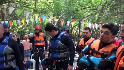 Şehit Anne Ve Bebeğini Anmak İçin Kanyonda 4 Kilometre Yürüdüler