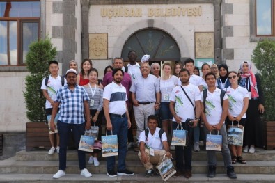 Yunus Emre Enstitüsü Öğrencileri Başkan Karaaslan'ı Ziyaret Etti