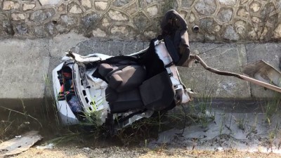 Adana'da Otomobil İle Minibüs Çarpıştı Açıklaması 16 Yaralı