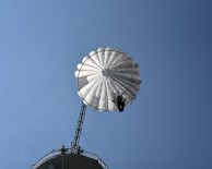 TÜRK HAVA KURUMU - Başkent'in Göbeğinde Paraşüt Heyecanı
