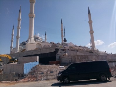 Cumhurbaşkanı Erdoğan Çamlıca Camii'nde İncelemelerde Bulundu