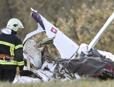 İsviçre'de uçak düştü: 20 kişi hayatını kaybetti