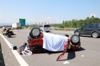 İZZET BAYSAL DEVLET HASTANESI - Tıra Çarparak Takla Atan Otomobilde 1 Kişi Öldü 4 Kişi Yaralandı