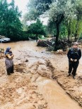 Antalya'da 30 Dakikalık Yağmur Sele Neden Oldu