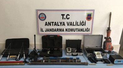 Antalya'da Kaçak Kazıya 16 Tutuklama