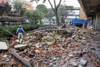 ARTÇI DEPREM - Endonezya'daki Deprem Bilançosu Artıyor Açıklaması 98 Ölü