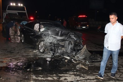 İzmir'de İki Otomobil Çarpıştı Açıklaması 1 Ölü, 5 Yaralı