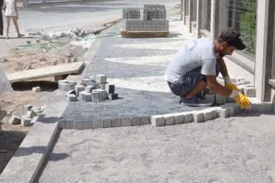 Melikgazi'den Nurihas Ve Esenyurt Mahallelerinde Yaya Yolu Ve Orta Refüj Çalışması